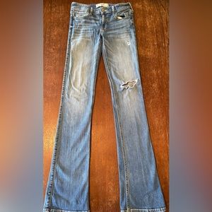 Women’s Hollister Medium Wash Holey Distressed Jeans size 5